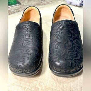 Alegria by PG Lite Women’s Professional Clog
Size 8